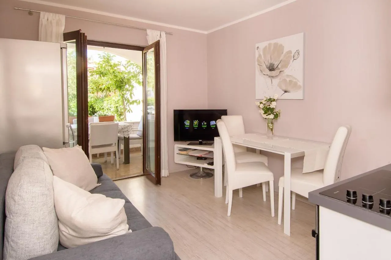 Apartments Dora Porec 0*,  Croazia