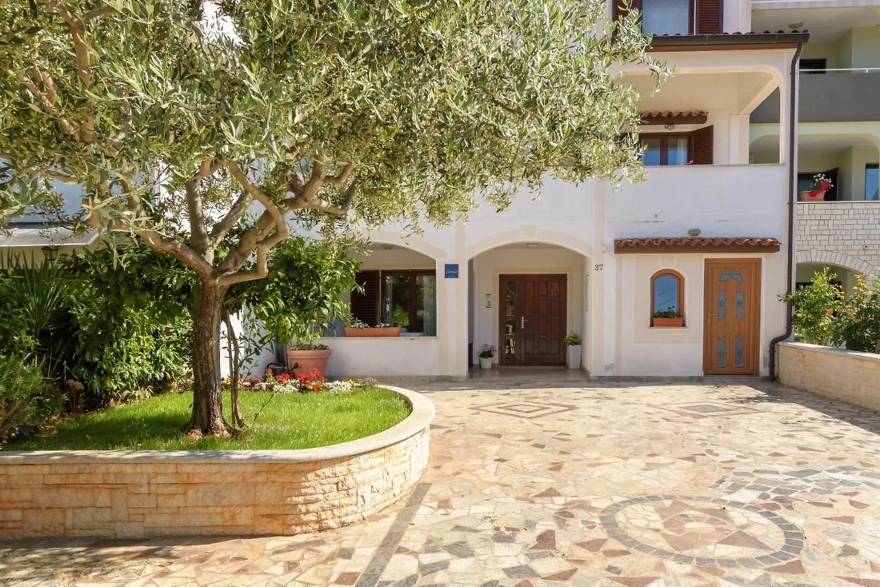 Apartments Dora Porec 0*,  Croazia